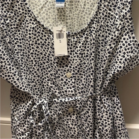 Old Navy Fit & Flare Crepe Button-Front Mini Dress - Picture 6 of 7